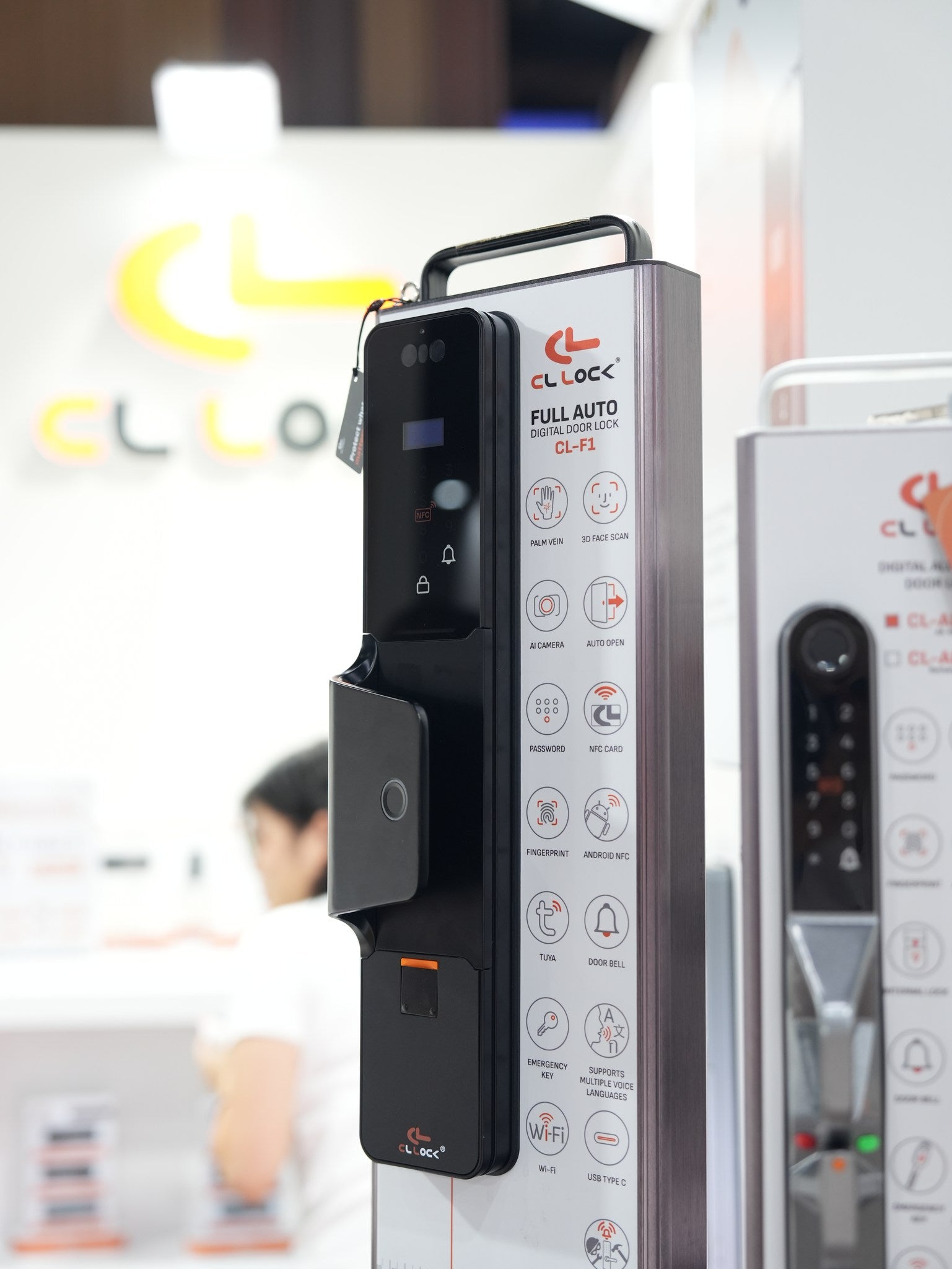 Khóa cửa điện tử CL-F1– tích hợp nhận diện khuôn mặt, vân tay, và tĩnh mạch tay, thiết kế tự động hoàn toàn